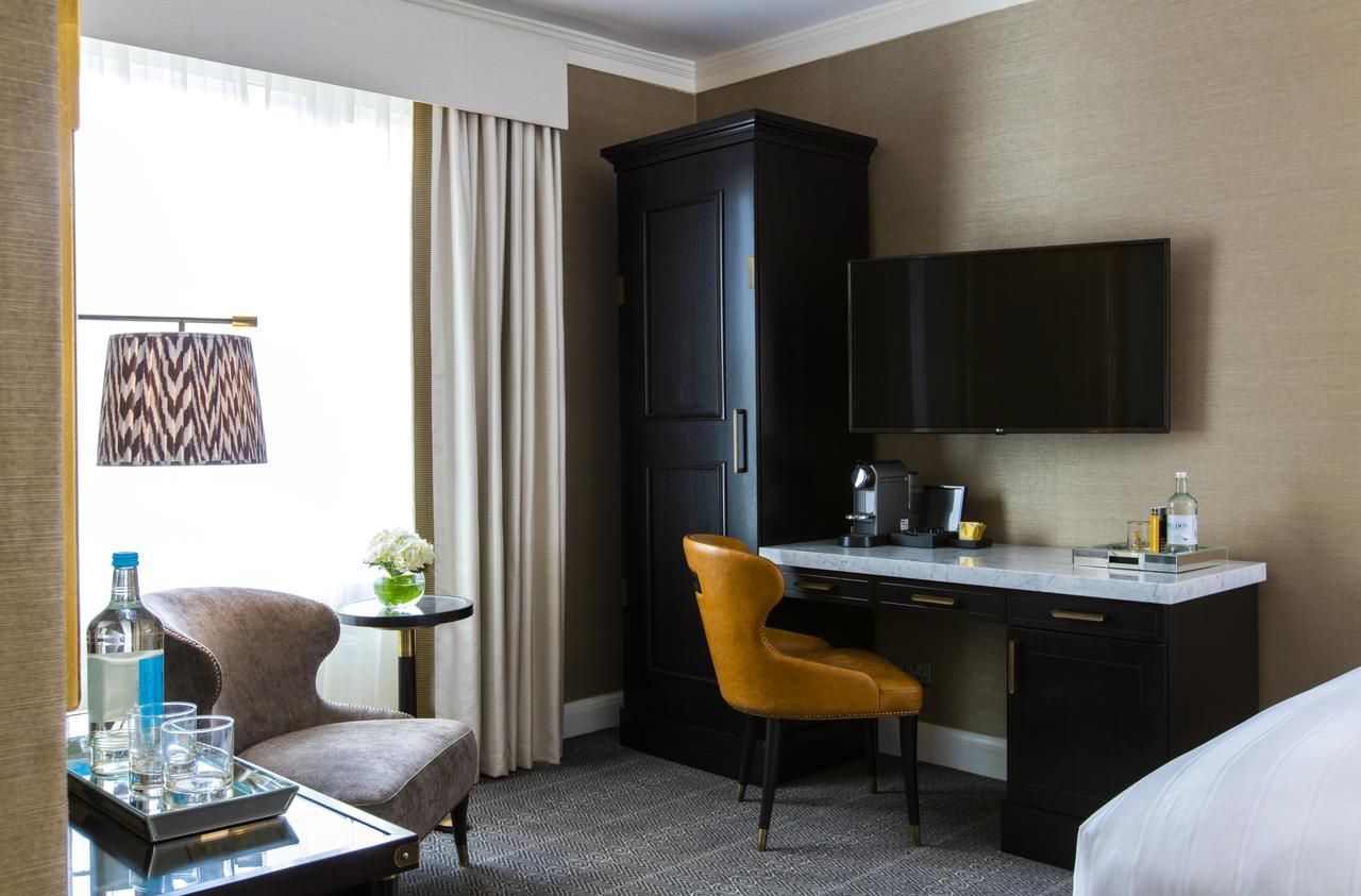 The Academy - Small Luxury Hotels Of The World London Bagian luar foto A room at the hotel