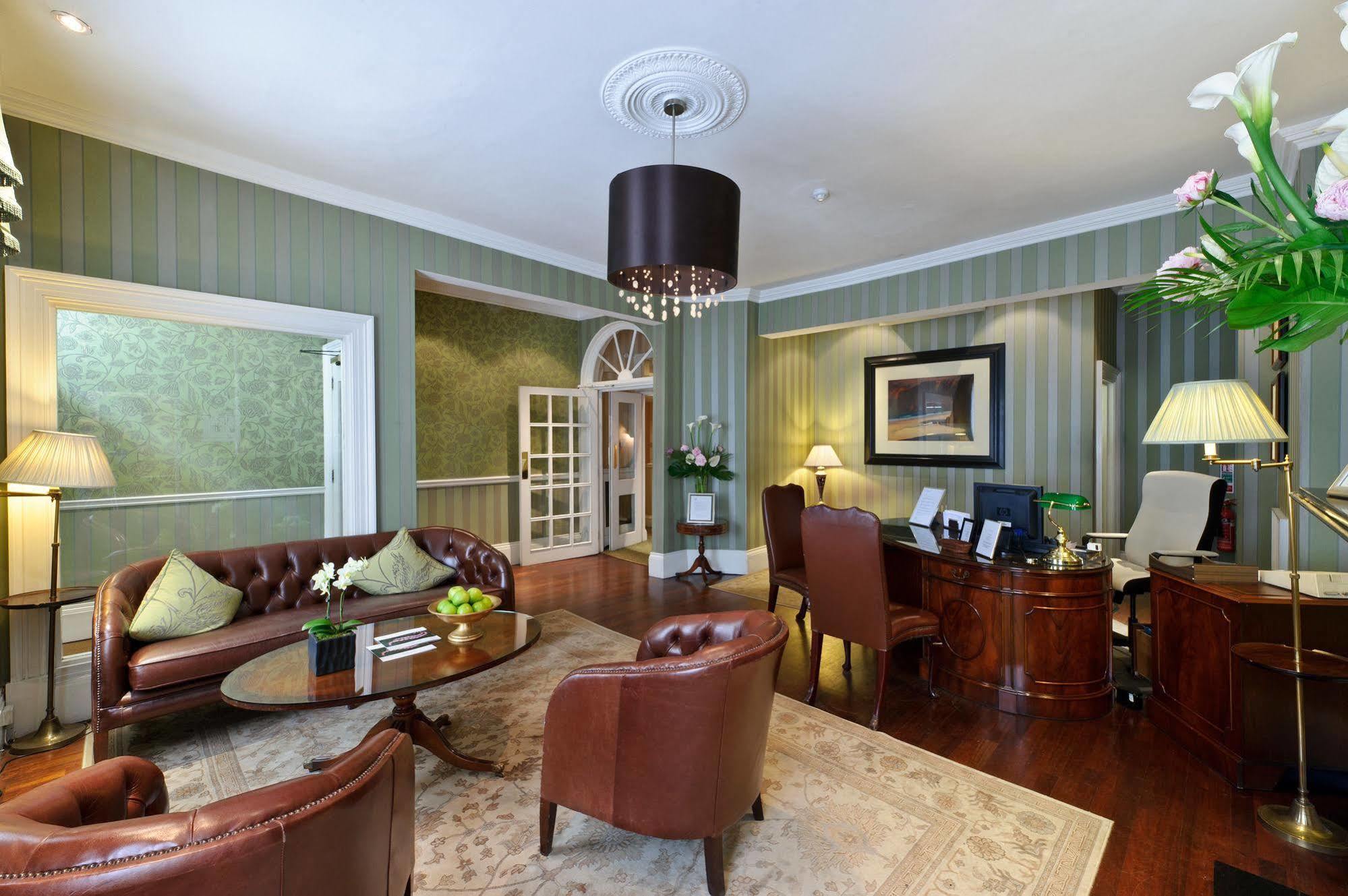 The Academy - Small Luxury Hotels Of The World London Bagian luar foto The interior of a typical office at the London office of the law firm