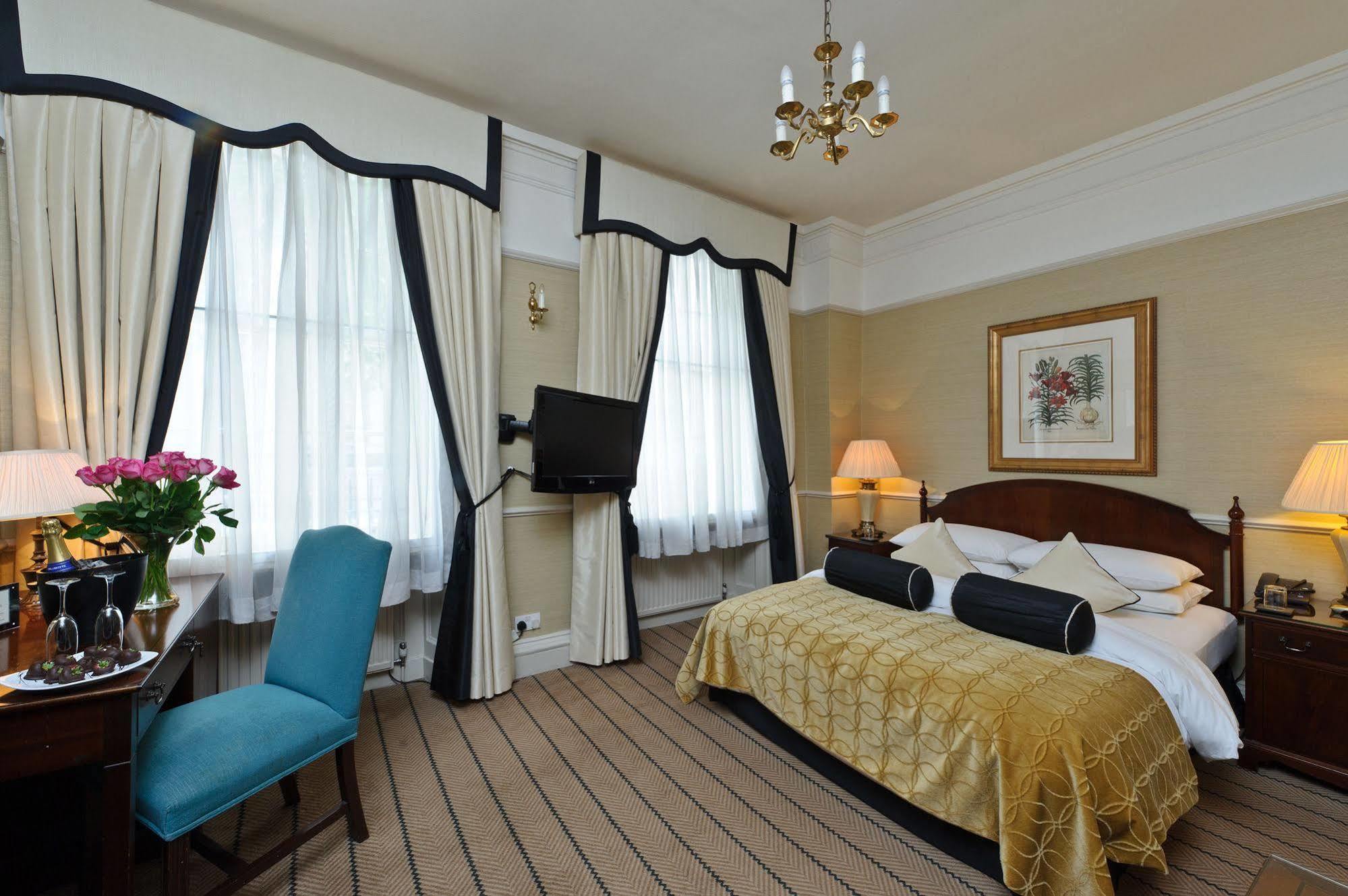 The Academy - Small Luxury Hotels Of The World London Bagian luar foto A bedroom at the hotel