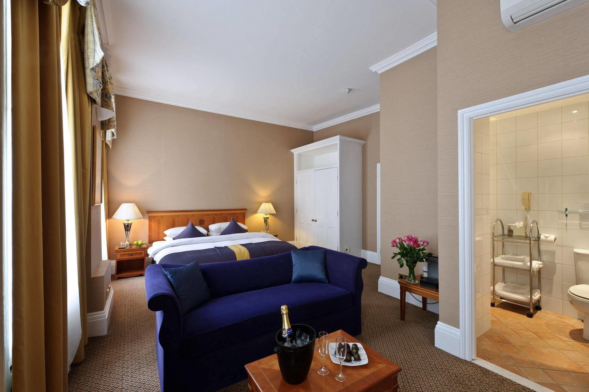 The Academy - Small Luxury Hotels Of The World London Bagian luar foto A room at the hotel