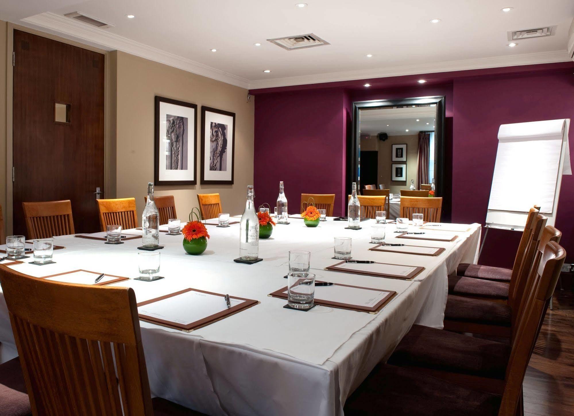 The Academy - Small Luxury Hotels Of The World London Bagian luar foto The meeting room at the hotel