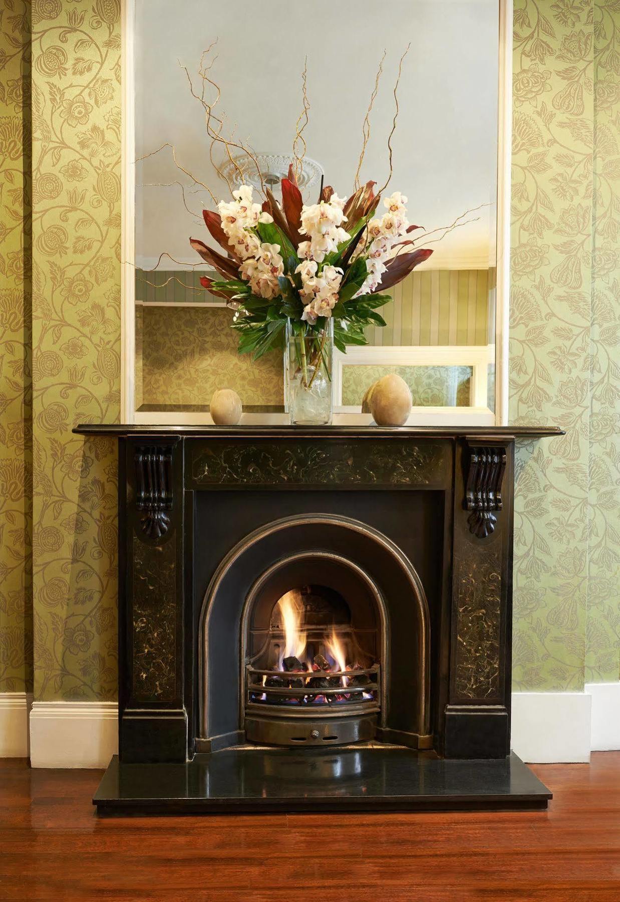 The Academy - Small Luxury Hotels Of The World London Bagian luar foto A fireplace in the hotel