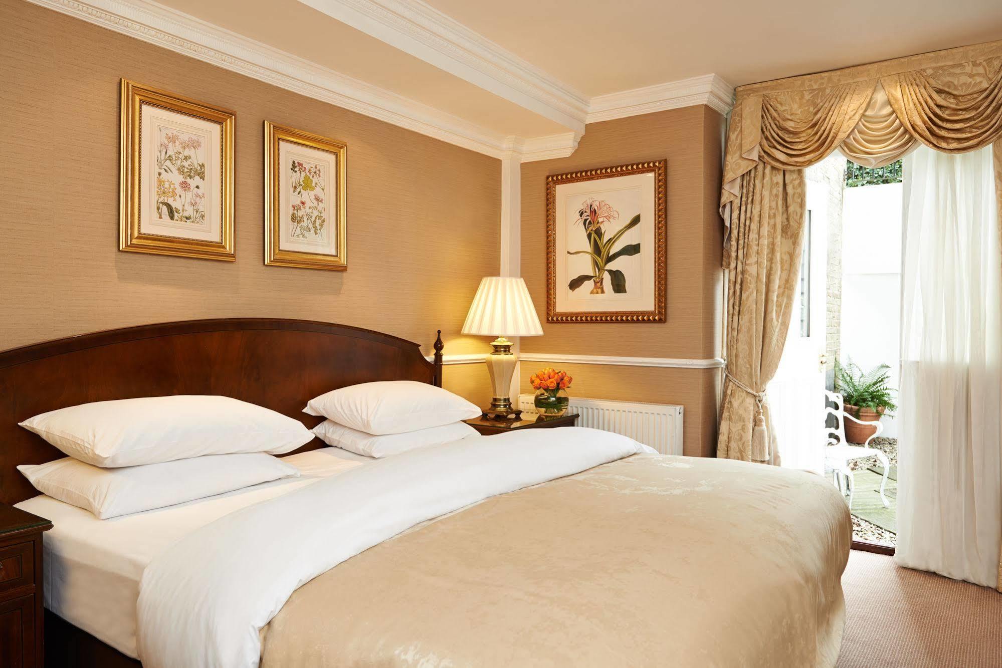 The Academy - Small Luxury Hotels Of The World London Bagian luar foto A bedroom at the hotel