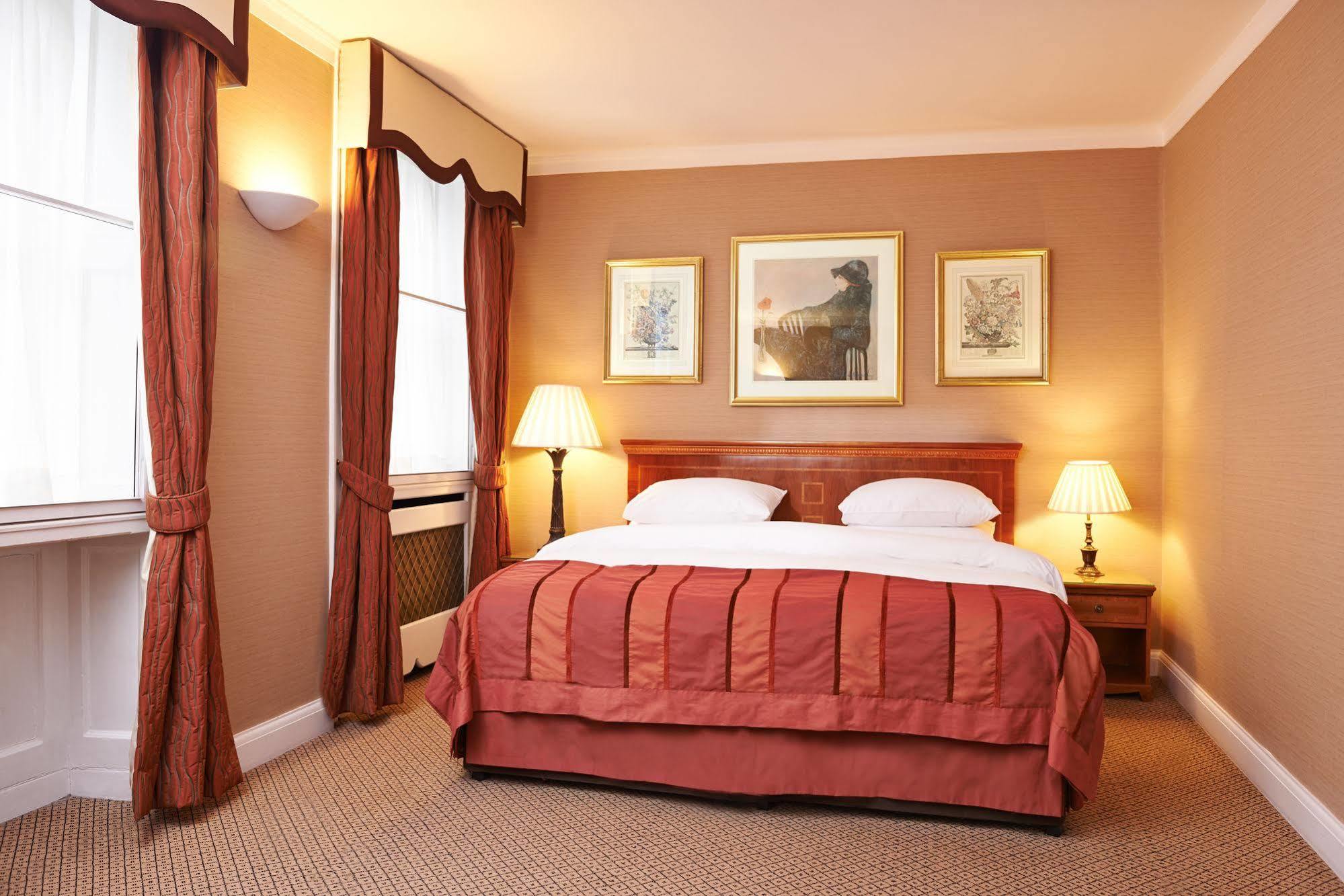 The Academy - Small Luxury Hotels Of The World London Bagian luar foto A bedroom at the hotel