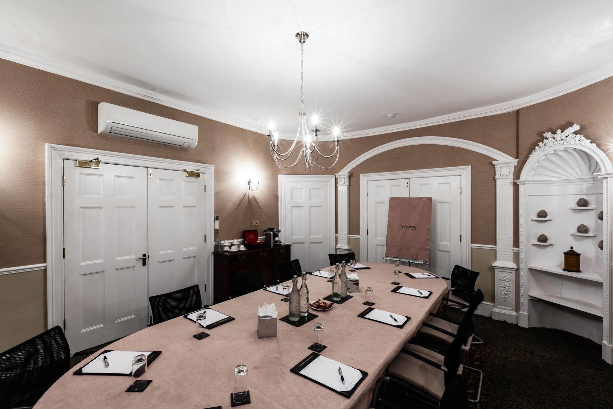 The Academy - Small Luxury Hotels Of The World London Bagian luar foto The boardroom at the Old Bank Hotel