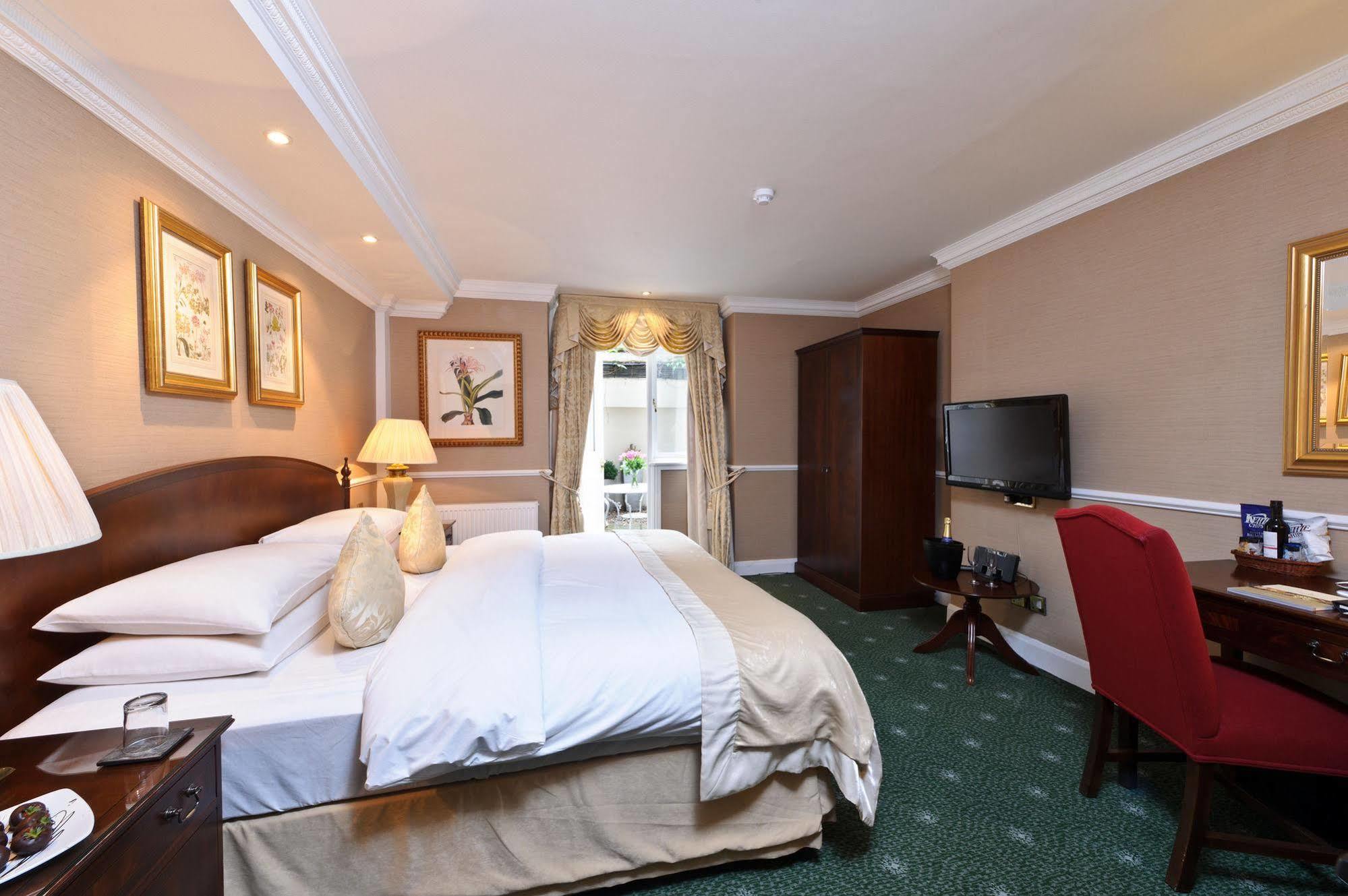 The Academy - Small Luxury Hotels Of The World London Bagian luar foto A bedroom at the hotel