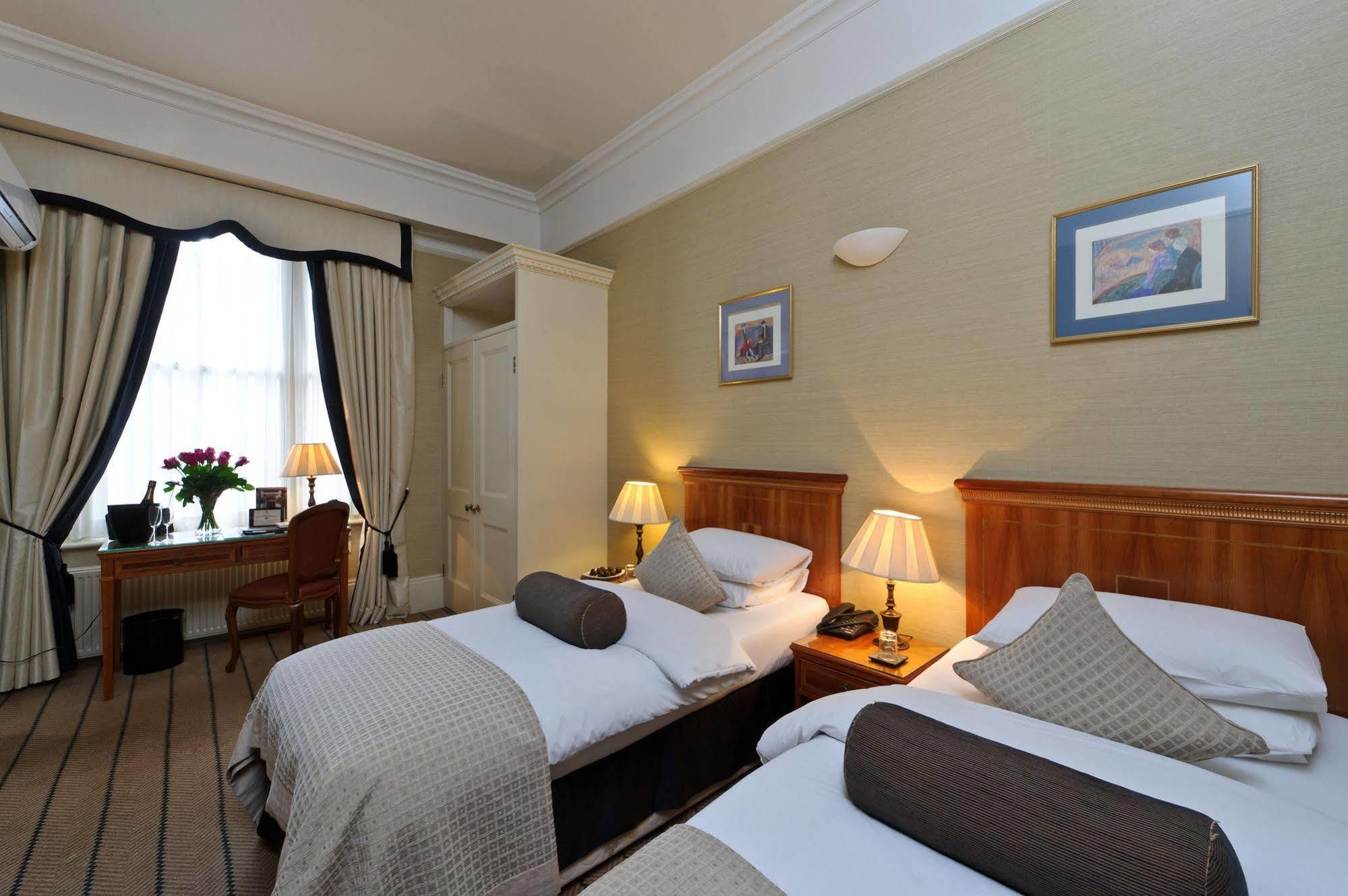 The Academy - Small Luxury Hotels Of The World London Bagian luar foto A room at the hotel