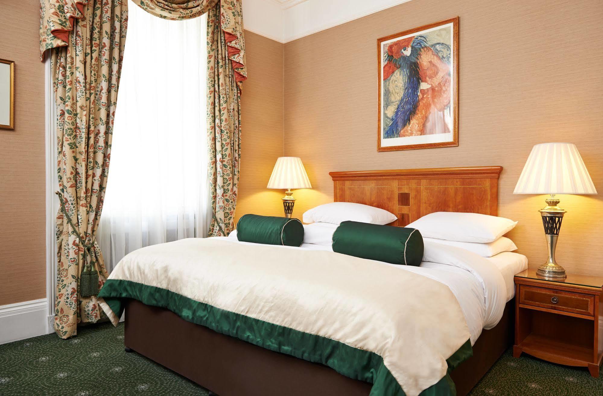 The Academy - Small Luxury Hotels Of The World London Bagian luar foto A bedroom at the hotel