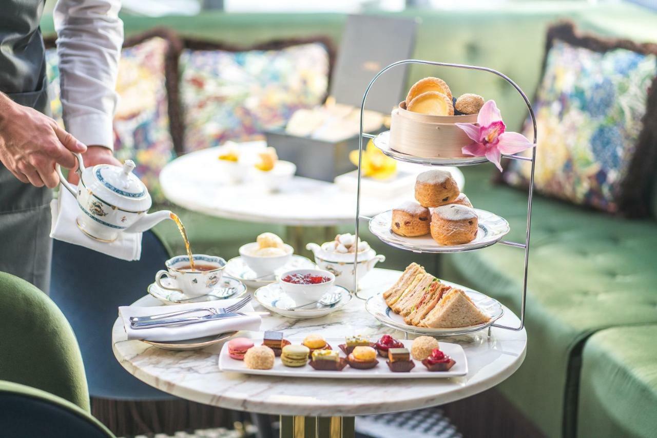 The Academy - Small Luxury Hotels Of The World London Bagian luar foto Afternoon tea at the Mandarin Oriental, London